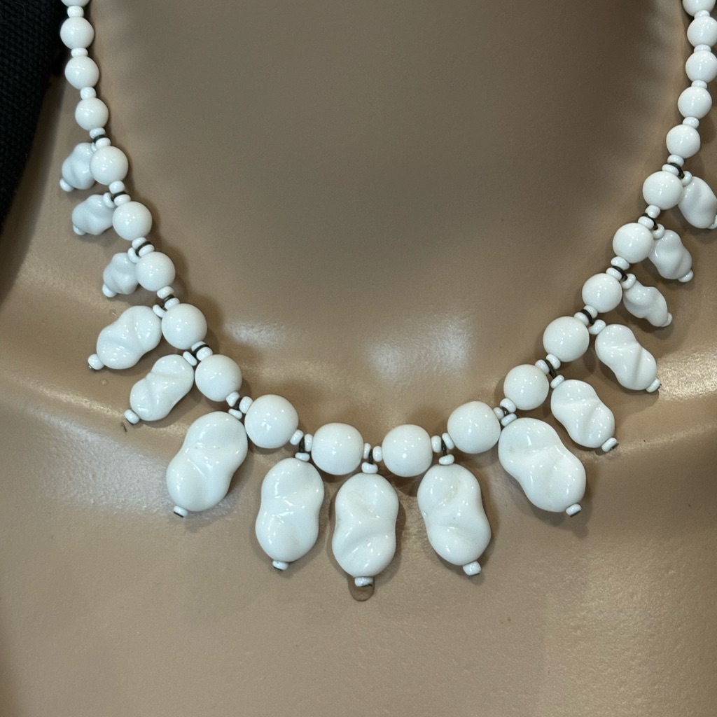 Vintage Western Germany Milk Glass Necklace And Earrings 44$